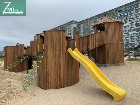 На одному з пляжів Черкас наступного тижня завершать реконструкцію екологічного дитячого майданчика (ФОТО)