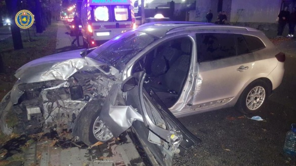 У центрі Черкас сталася жахлива ДТП: водія однієї із машин затисло у салоні (ВІДЕО)