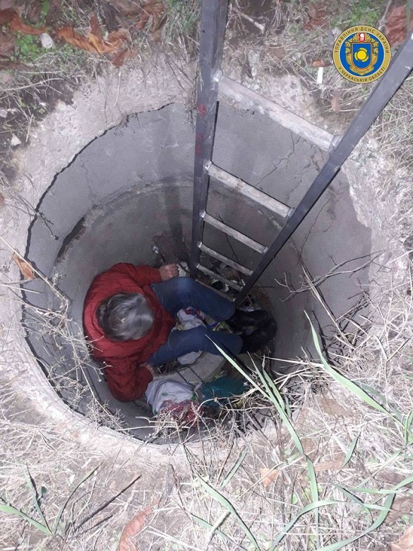 У Черкаській області з каналізаційної ями дістали жінку (ФОТО)