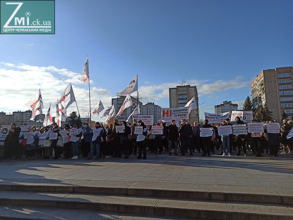 Проти карантину та без касових апаратів: у Черкасах мітингують підприємці (ФОТО)