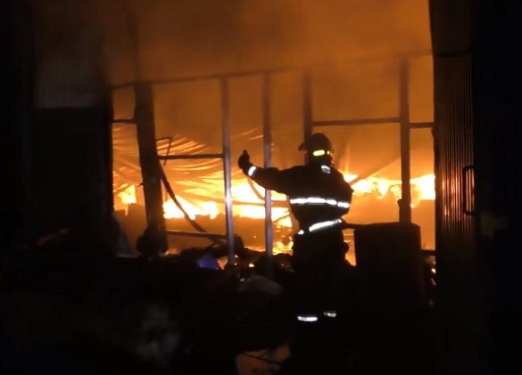 У Черкасах сталася масштабна пожежа на підприємстві (ВІДЕО)