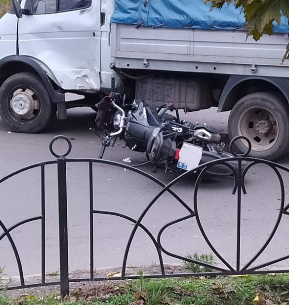 У Черкасах зіштовхнулися ГАЗель та мотоцикліст: є постраждалий (ФОТО)