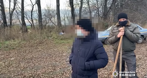 Задушив і закопав у лісосмузі: в Черкаській області затримали чоловіка, причетного до вбивства