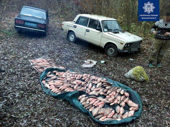 На Черкащині затримали браконьєрів, які виловили понад 200 штук карасів