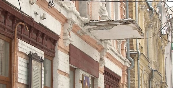 Через аварійний стан у Черкасах демонтували 150-річний балкон