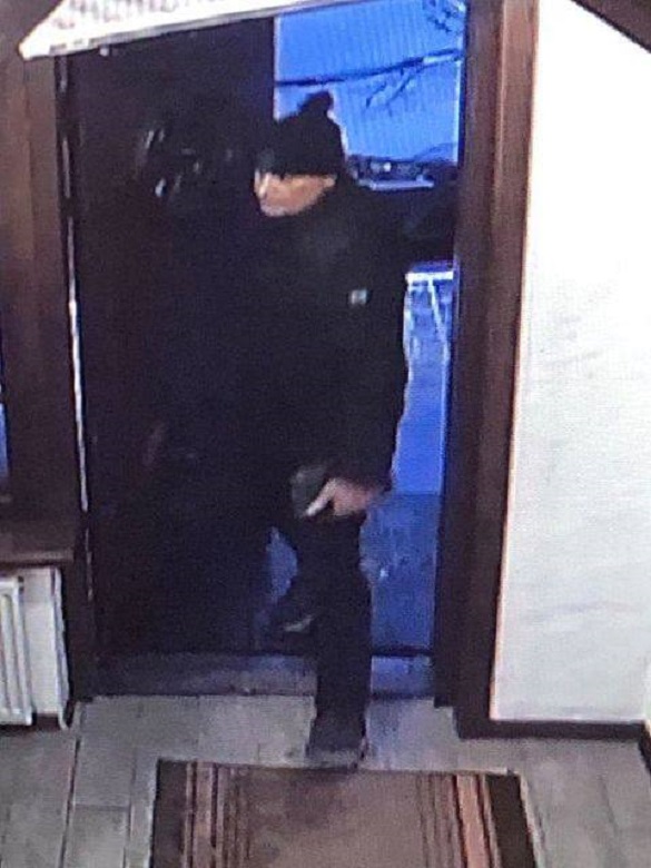 Чоловіка, який викрав гроші в одному із ресторанів, розшукують у Черкасах (ФОТО)