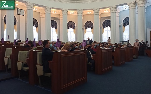 Реєструвались тричі: черкаські депутати саботують сесію облради