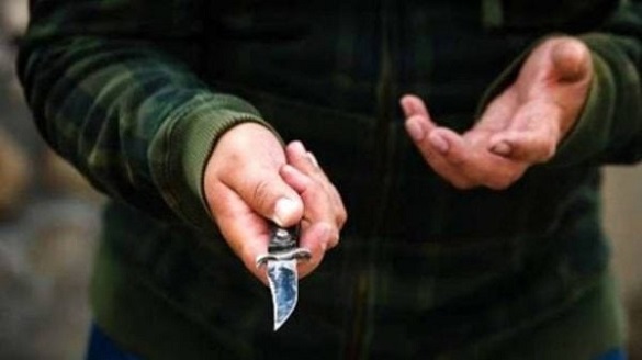 Чоловікові за пограбування з ножем в Черкасах загрожує ув'язнення до 10 років