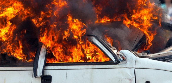 Імовірно підпал: у Черкасах загорівся автомобіль (ВІДЕО)