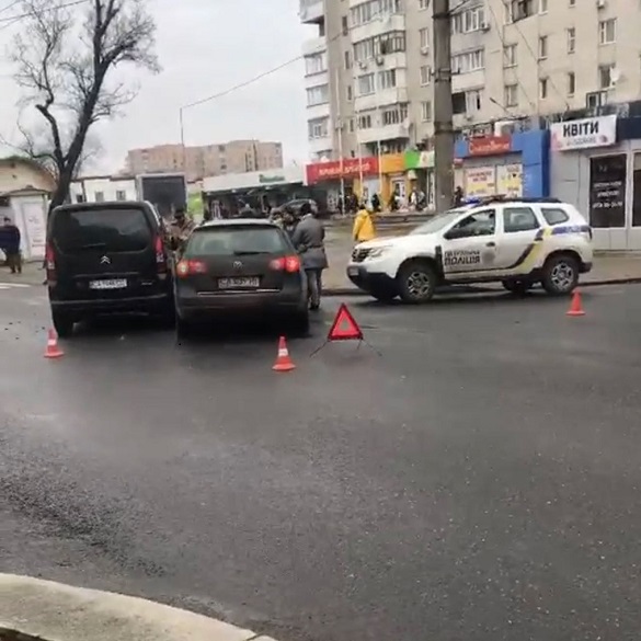 На перехресті в Черкасах зіштовхнулися два автомобілі (ФОТО)