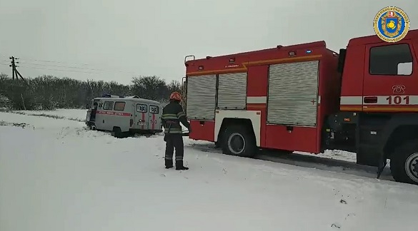 Рятувальники на Черкащині допомогли автомобілю 