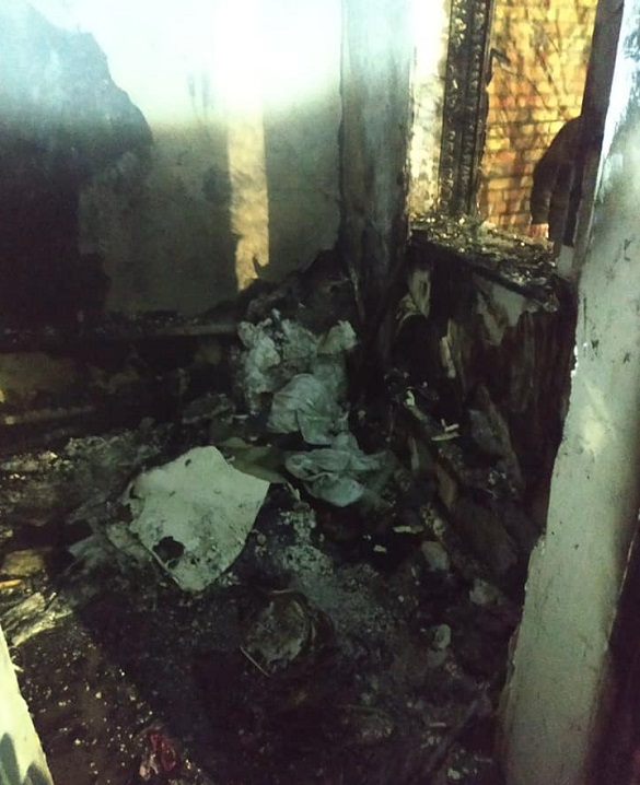 Через недопалок: у Смілі ледь не згорів будинок (ФОТО)