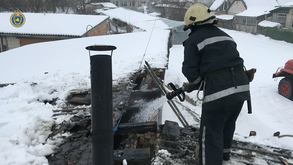 Через замикання електропроводки на Черкащині загорівся гараж (ФОТО, ВІДЕО)