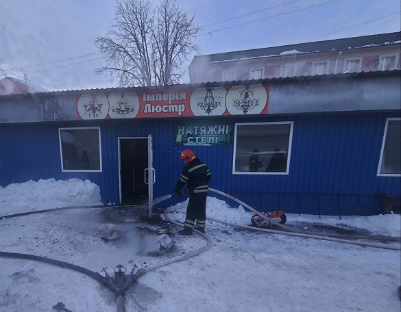 У приміщенні черкаського магазину сталася пожежа