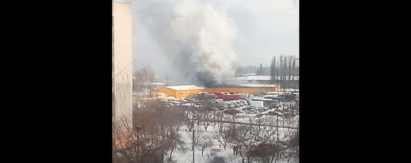 Біля авторинку у Черкасах сталася пожежа на відомій автомийці (ФОТО)