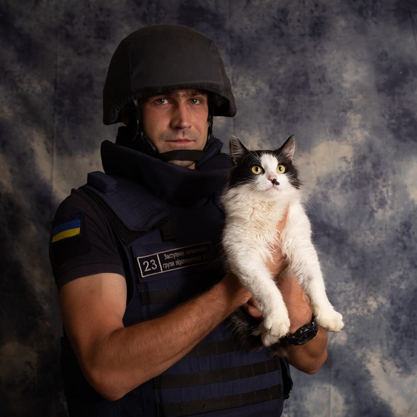 Рятувальники з котиками: у Черкасах провели благодійну фотосесію