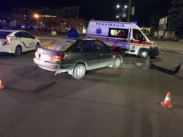 У центрі Черкас зіштовхнулись два автомобілі: є постраждалі (ФОТО)