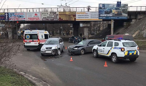 Є постраждала: в Черкасах зіштовхнулися два автомобілі (ФОТО)