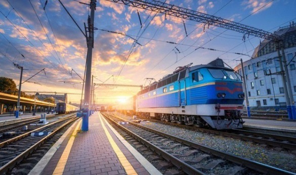 Через ремонт колії розклад приміських поїздів, які курсують на Черкащині тимчасово зміниться