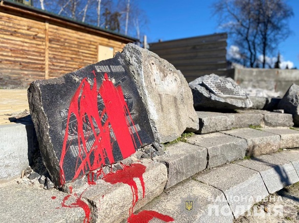 У Черкасах пошкодили пам’ятник воїнам-інтернаціоналістам (ФОТО)