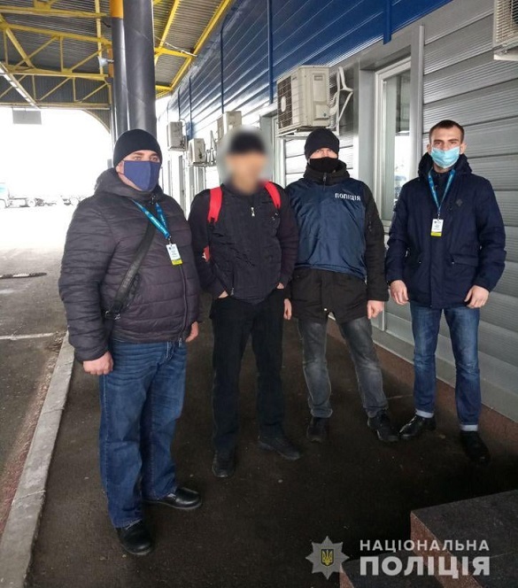 Черкаські правоохоронці видворили іноземця, який відбув покарання, за межі України