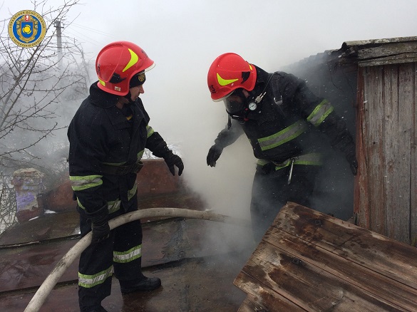 У Черкаській області загорілось горище будинку
