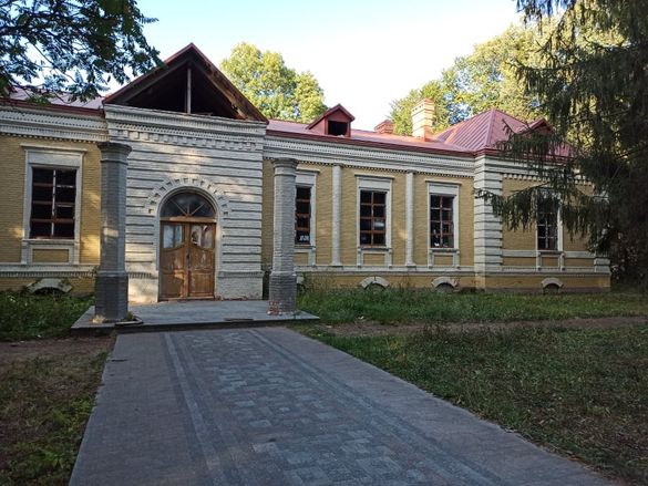 На Черкащині садиба, де козачкував Шевченко, стоїть без даху
