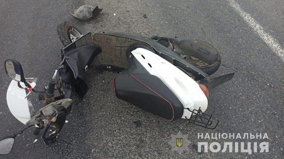 На Черкащині легковик в’їхав у мопед: двоє осіб травмувалися