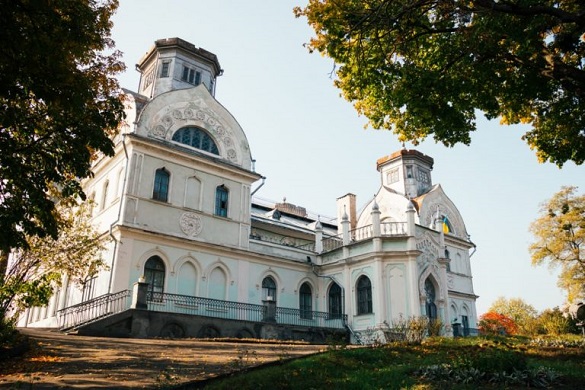 Прекрасні краєвиди та восьмигранні башти: черкащан запрошують на екскурсію до Корсунь-Шевченківського заповіднику