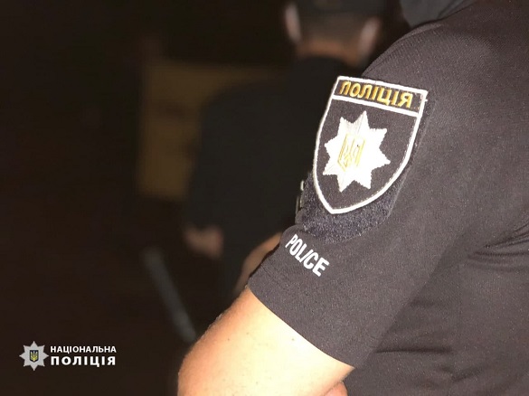 На Черкащині затримали чоловіка, який погрожував жінці та з металевим прутом напав на поліцейського