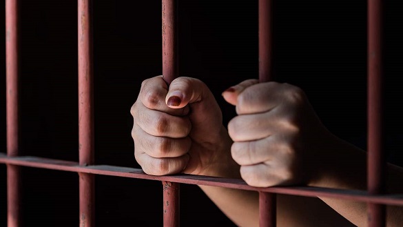 Жінка, яка знімала з дітей золоті прикраси в Черкасах, сяде до в’язниці