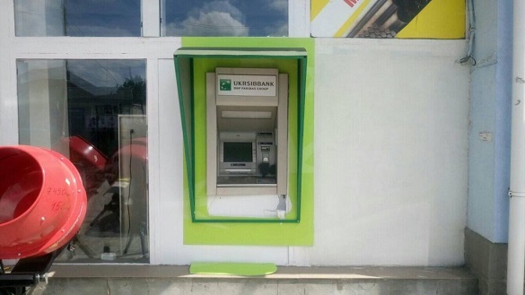 Пограбування за дві хвилини: на Черкащині невідомі підірвали банкомат