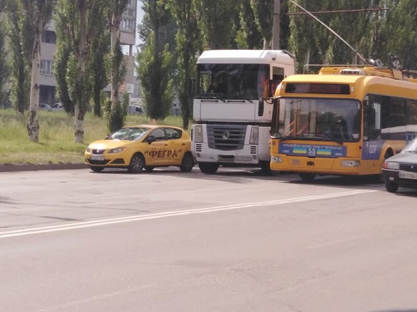 У Черкасах навчальний автомобіль зіштовхнувся з вантажівкою (ФОТО)