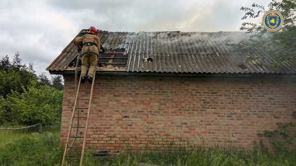 Через дитячі пустощі на Черкащині ледь не згоріла будівля (ФОТО)