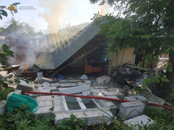 У Смілі в будинку вибухнув газовий балон: загинув господар (ФОТО, ВІДЕО)