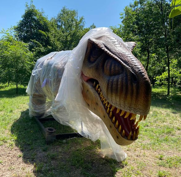 На територію черкаського парку завезли динозаврів (ФОТО)