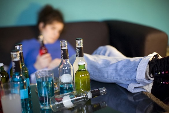 Напилися самогону: на Черкащині двох підлітків рятували від алкогольного отруєння