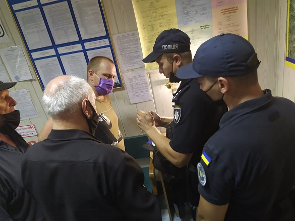 У Черкаській області чоловік прийшов до суду з наркотиками (ФОТО)
