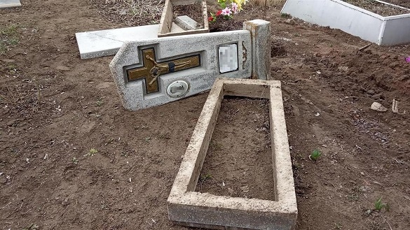 На Черкащині двоє чоловіків пошкодили майже 50 могил