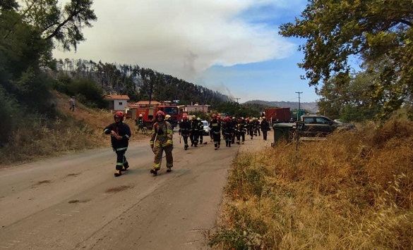 З масштабними пожежами в Греції допомагають боротися рятувальники Черкащини