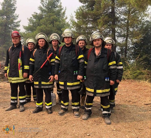 Черкаські рятувальники у складі зведеного загону продовжують гасити масштабні пожежі в Греції (ФОТО)