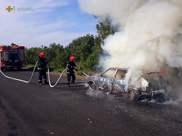 У Черкаській області вщент згорів автомобіль (ФОТО)