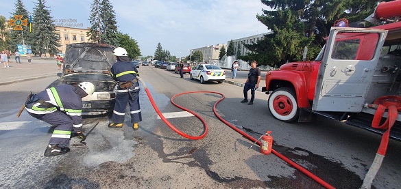 Під час руху на Черкащині загорівся автомобіль