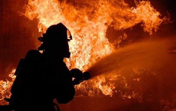 Необережність та дитячі пустощі: за добу рятувальники із Черкащини п'ять разів гасили пожежі