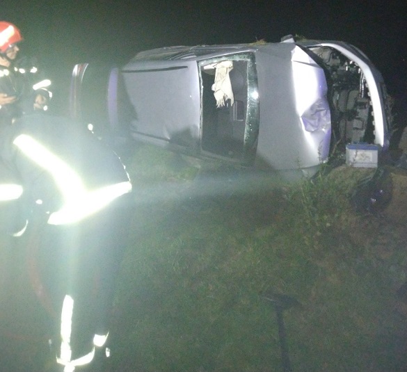 На Черкащині перекинувся автомобіль: двоє постраждало