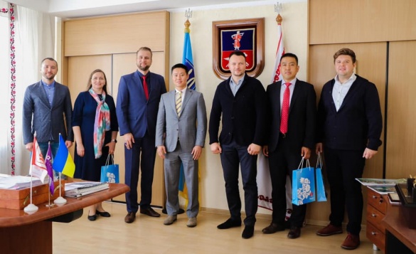 Представники Huawei в Черкасах: перший заступник мера розповів про перспективи співпраці