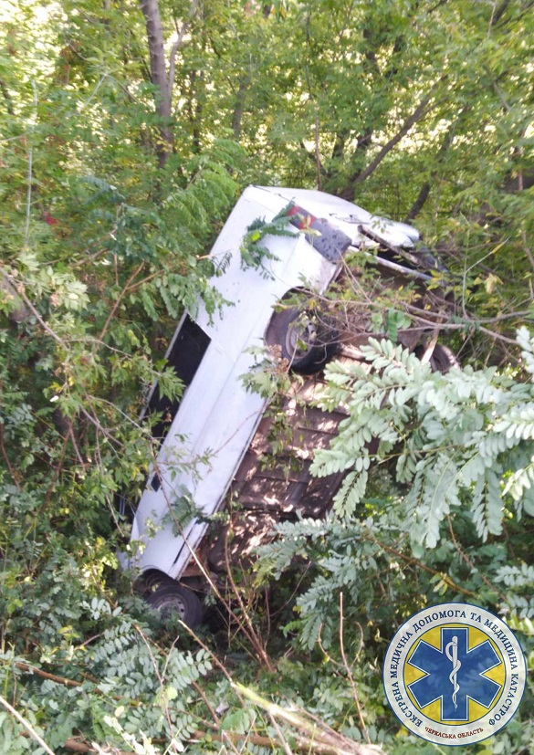 На Черкащині сталася аварія: водій вилетів через лобове скло