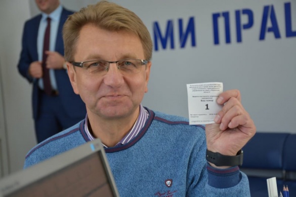 На виборах у 197 окрузі впевнено перемагає Віталій Войцехівський, - соцопитування