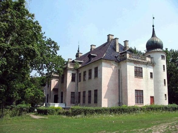 Зеленський пообіцяв: у Черкаській області відреставрують три замки