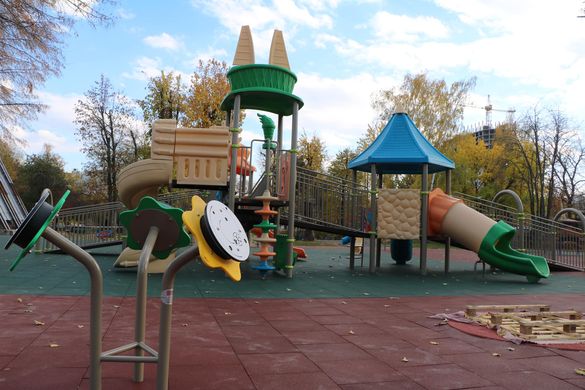 У черкаському парку будують найбільший дитячий майданчик Черкащини (ФОТО)